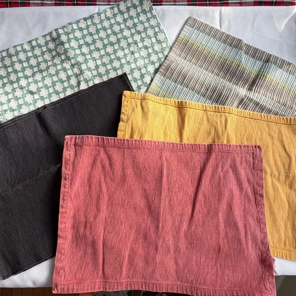 Lot of 5 dining kitchen placemats‎ various colors & styles black red orange